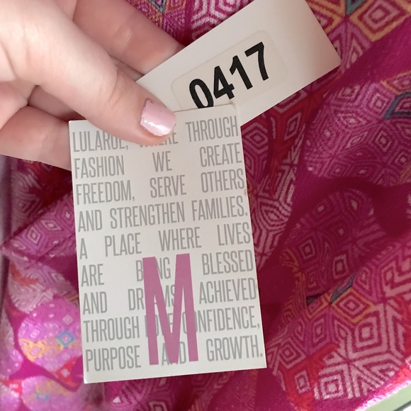 🌸 NEW 🌸 Lularoe Pink sweater - Picture 4 of 4